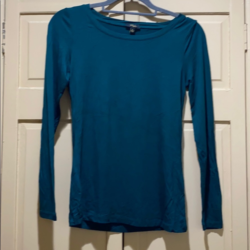 Hunter green long sleeve tee.